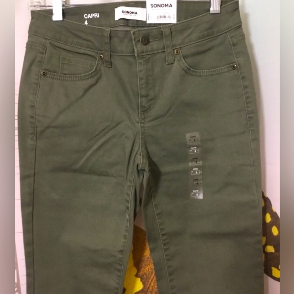 NWT~Sonoma Women’s Supersoft Stretch Size 4 Green Capri Jeans